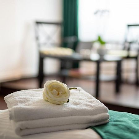 Escala Rooms Ghimbav Eksteriør bilde