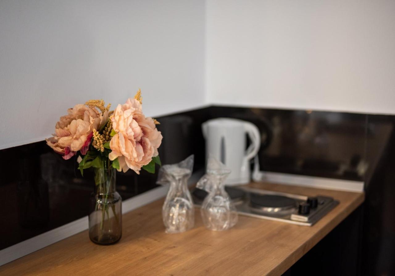 Escala Rooms Ghimbav Eksteriør bilde