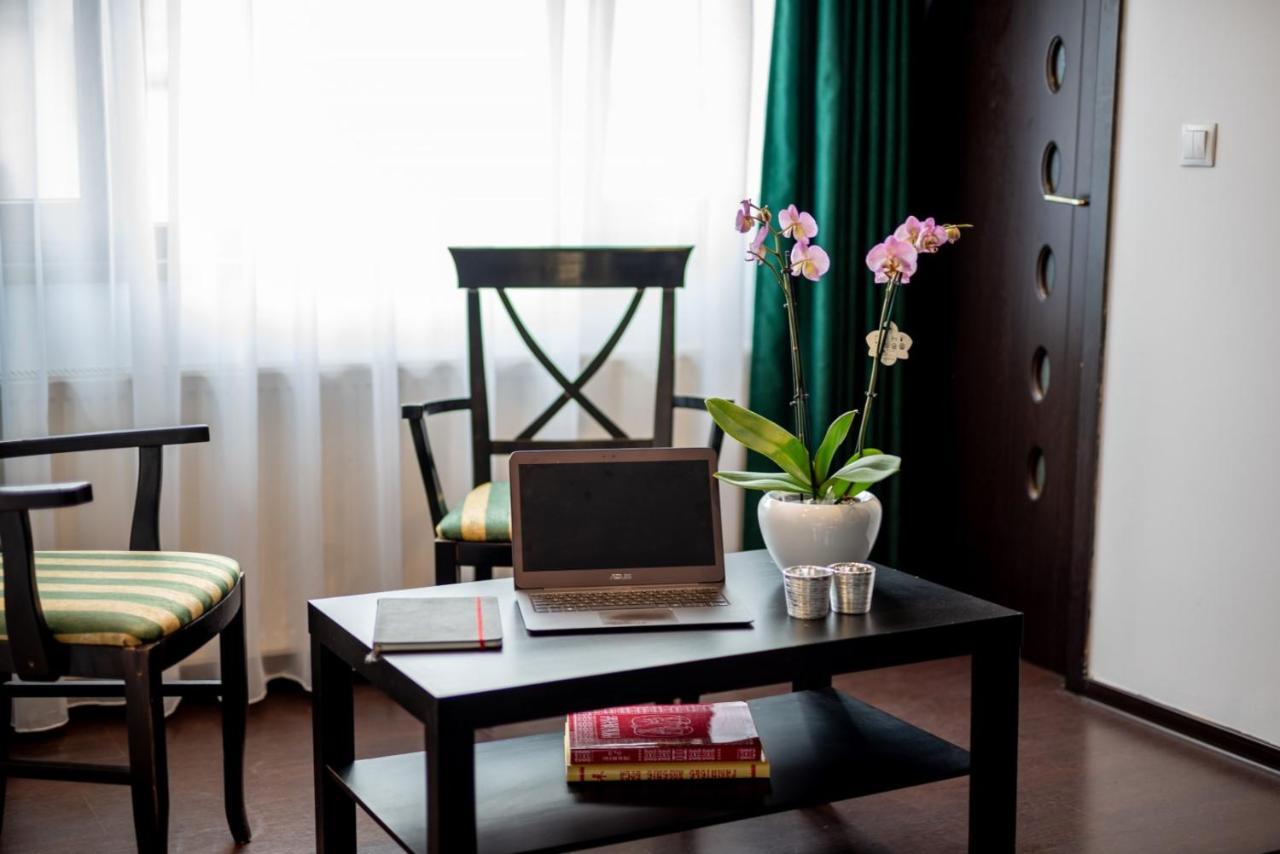 Escala Rooms Ghimbav Eksteriør bilde