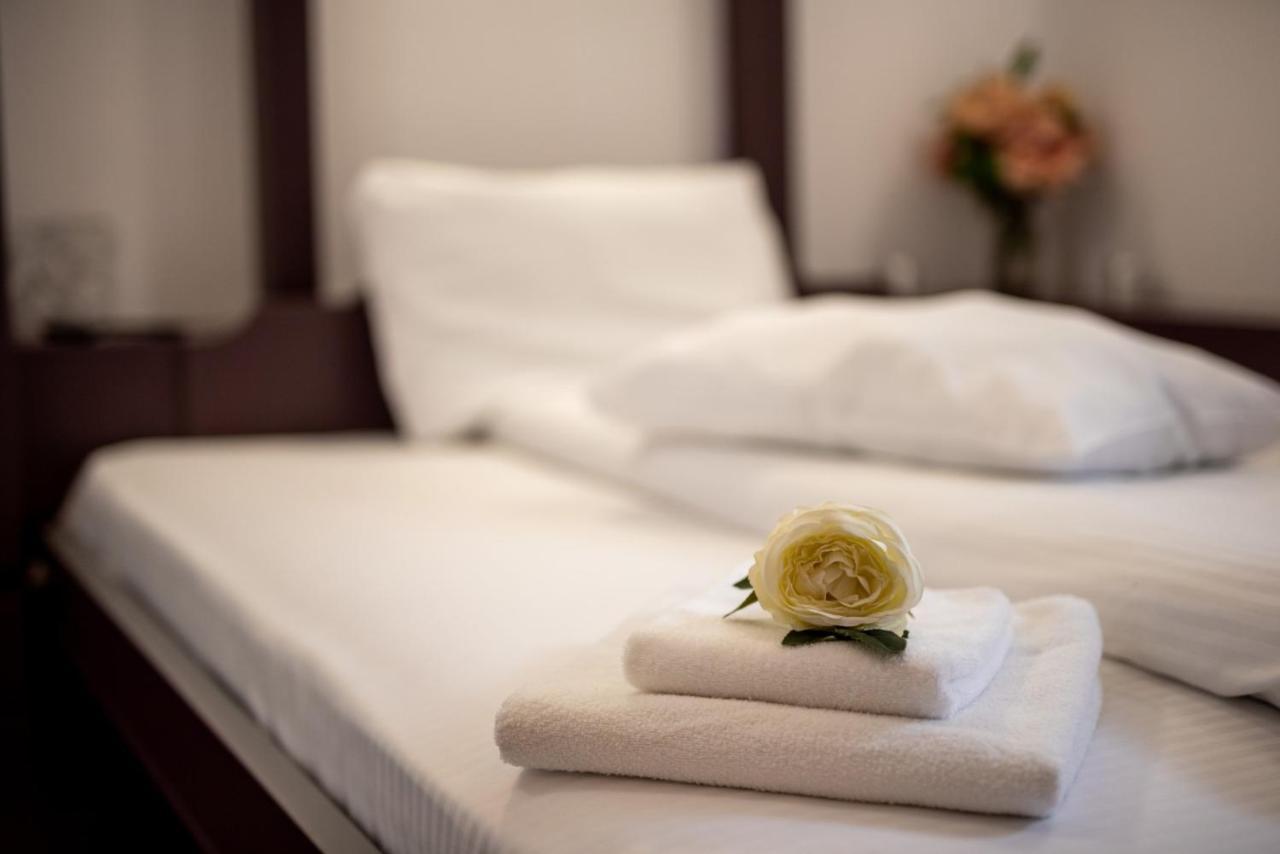 Escala Rooms Ghimbav Eksteriør bilde