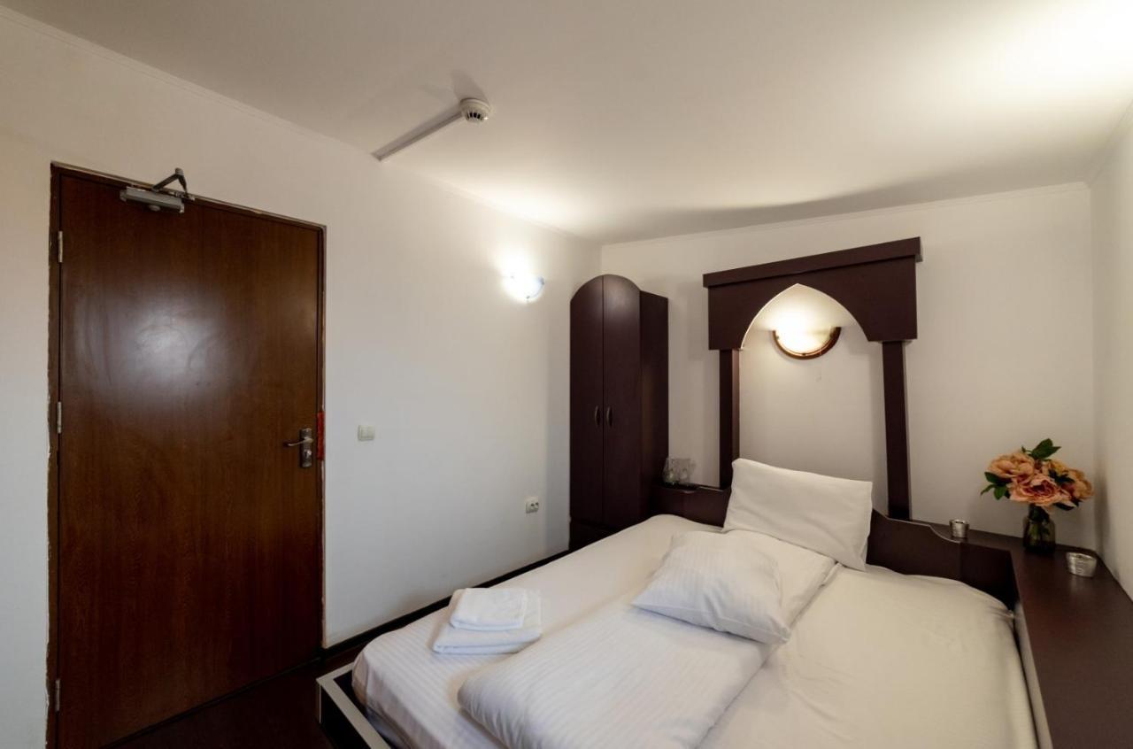 Escala Rooms Ghimbav Eksteriør bilde