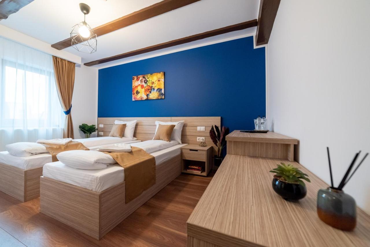 Escala Rooms Ghimbav Eksteriør bilde