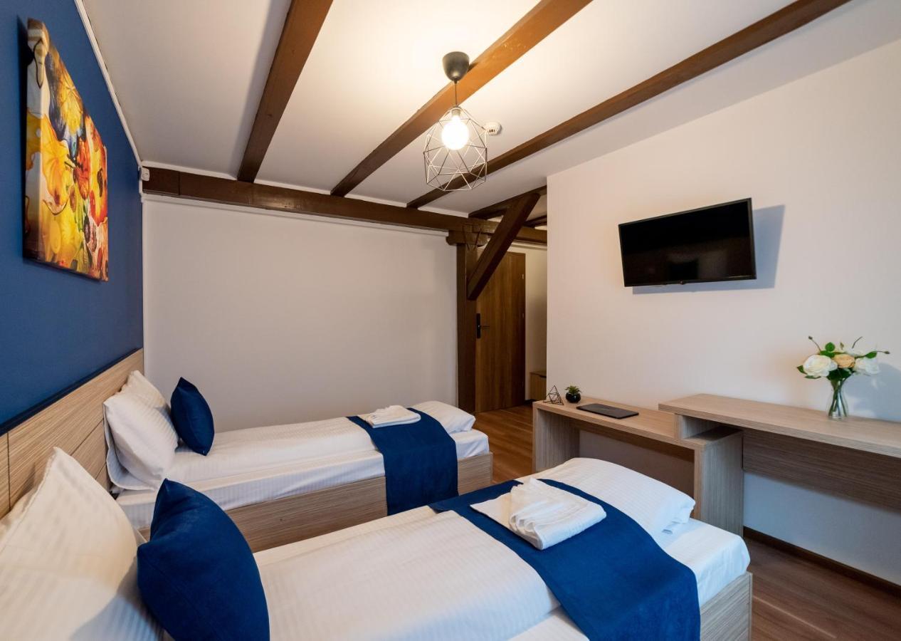 Escala Rooms Ghimbav Eksteriør bilde