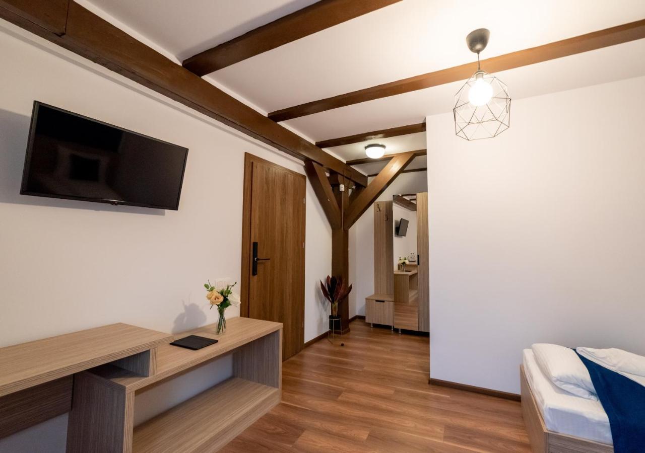 Escala Rooms Ghimbav Eksteriør bilde