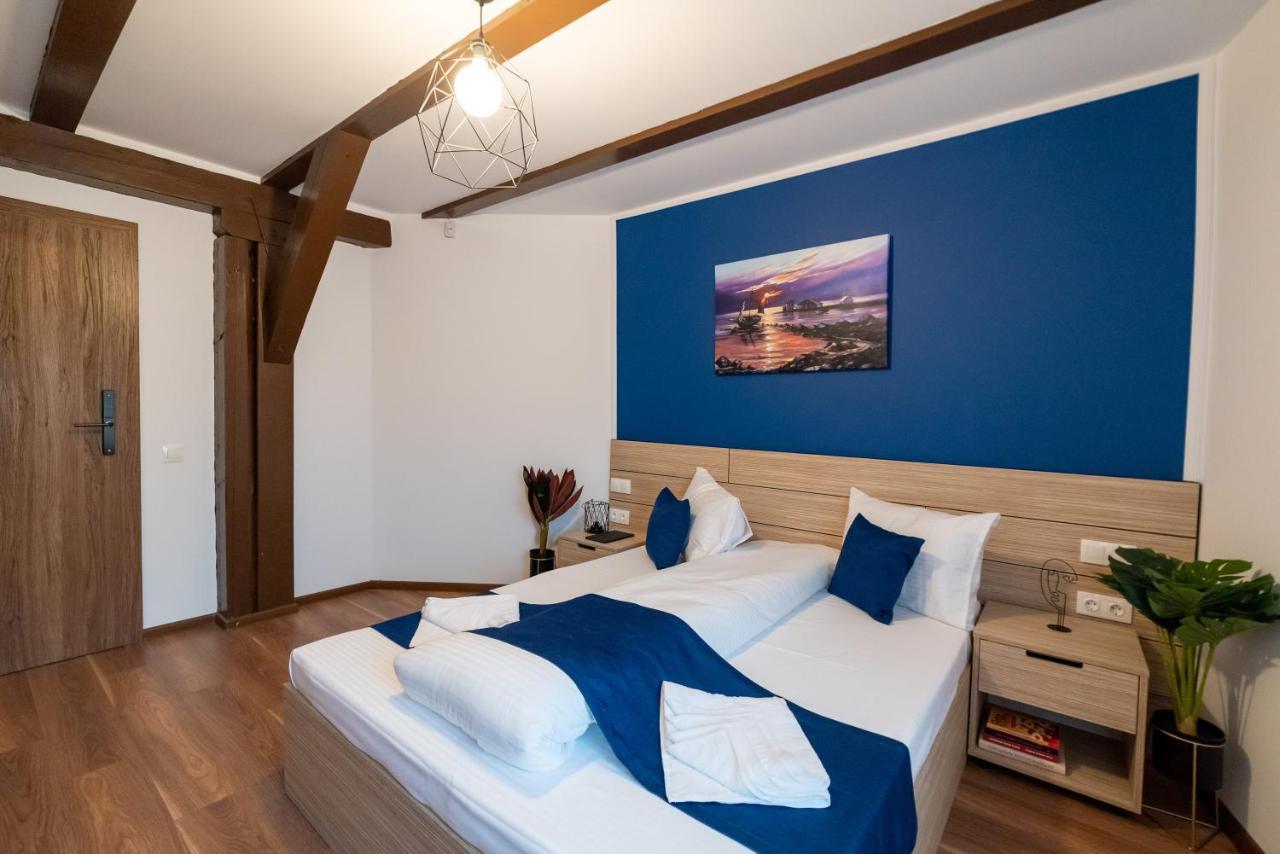 Escala Rooms Ghimbav Eksteriør bilde