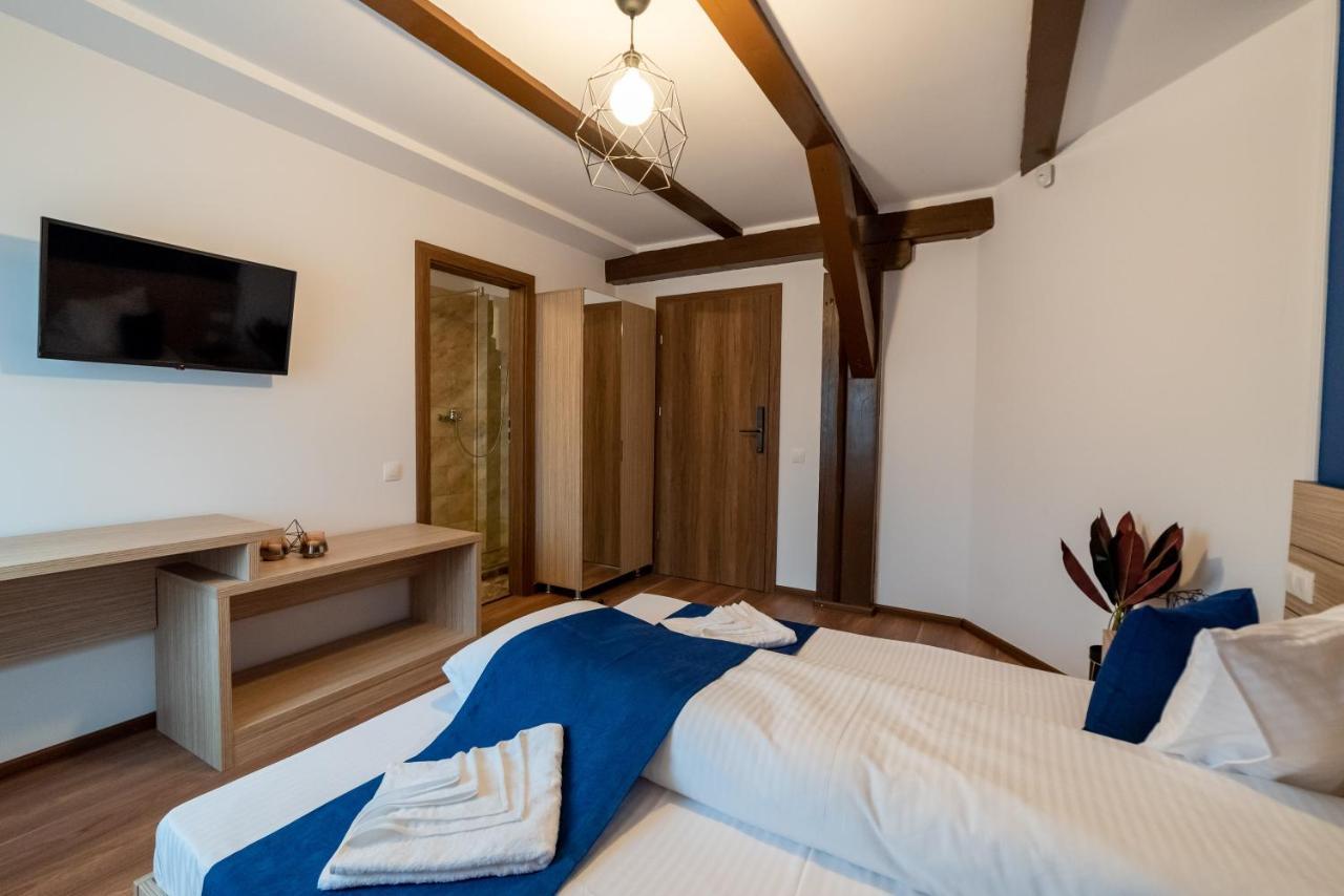 Escala Rooms Ghimbav Eksteriør bilde