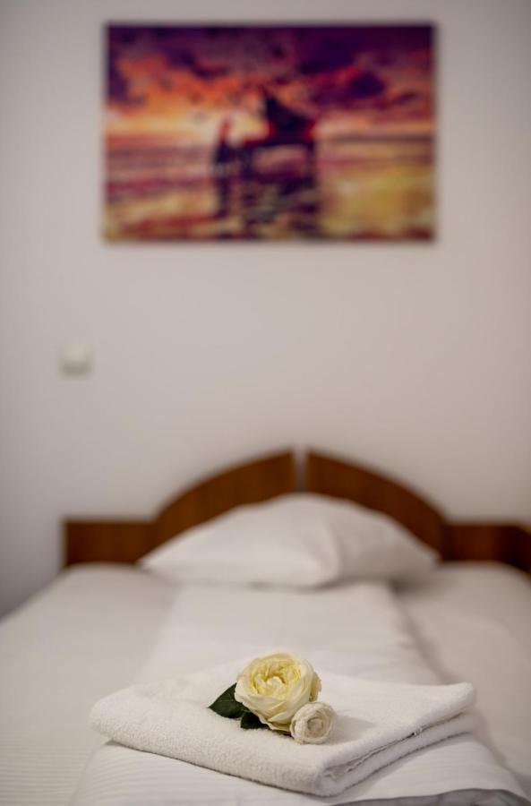 Escala Rooms Ghimbav Eksteriør bilde