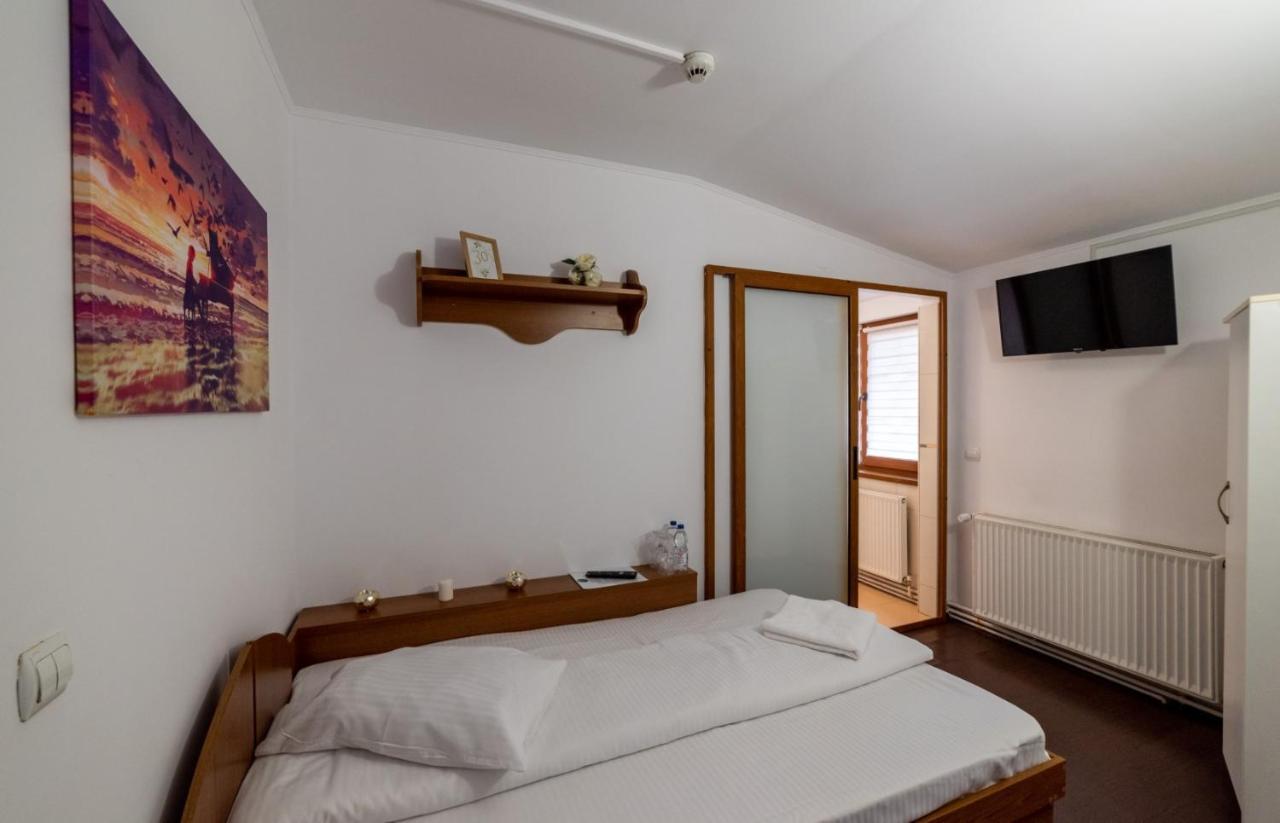 Escala Rooms Ghimbav Eksteriør bilde