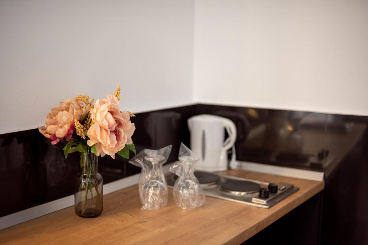 Escala Rooms Ghimbav Eksteriør bilde