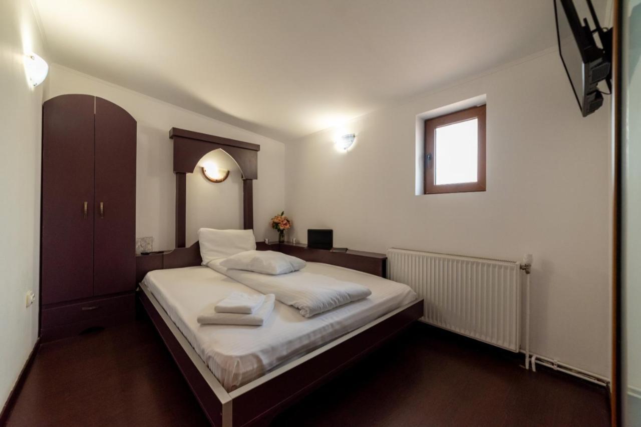 Escala Rooms Ghimbav Eksteriør bilde