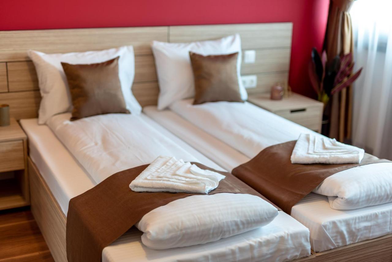 Escala Rooms Ghimbav Eksteriør bilde