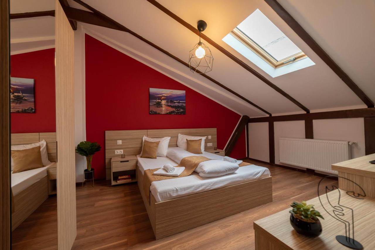 Escala Rooms Ghimbav Eksteriør bilde