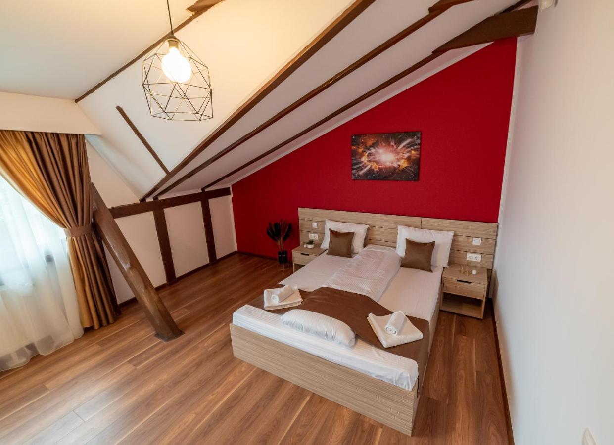 Escala Rooms Ghimbav Eksteriør bilde